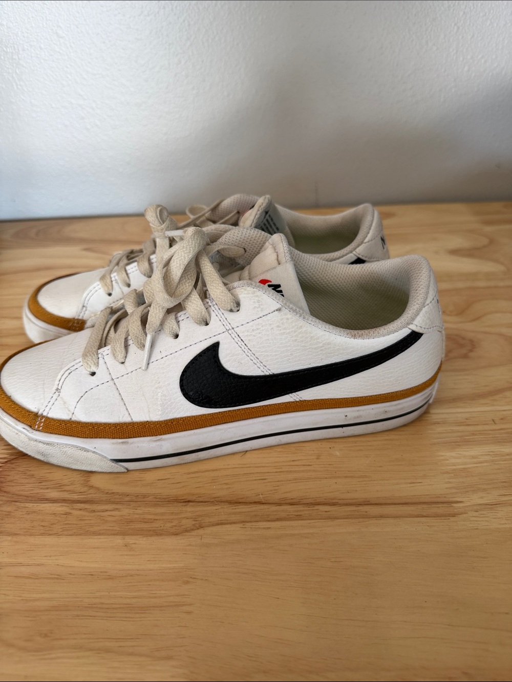 Nike court legacy